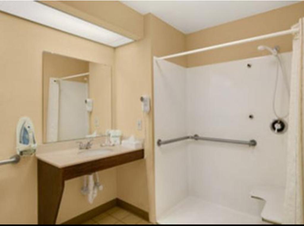 Baymont By Wyndham Greenville Quarto foto